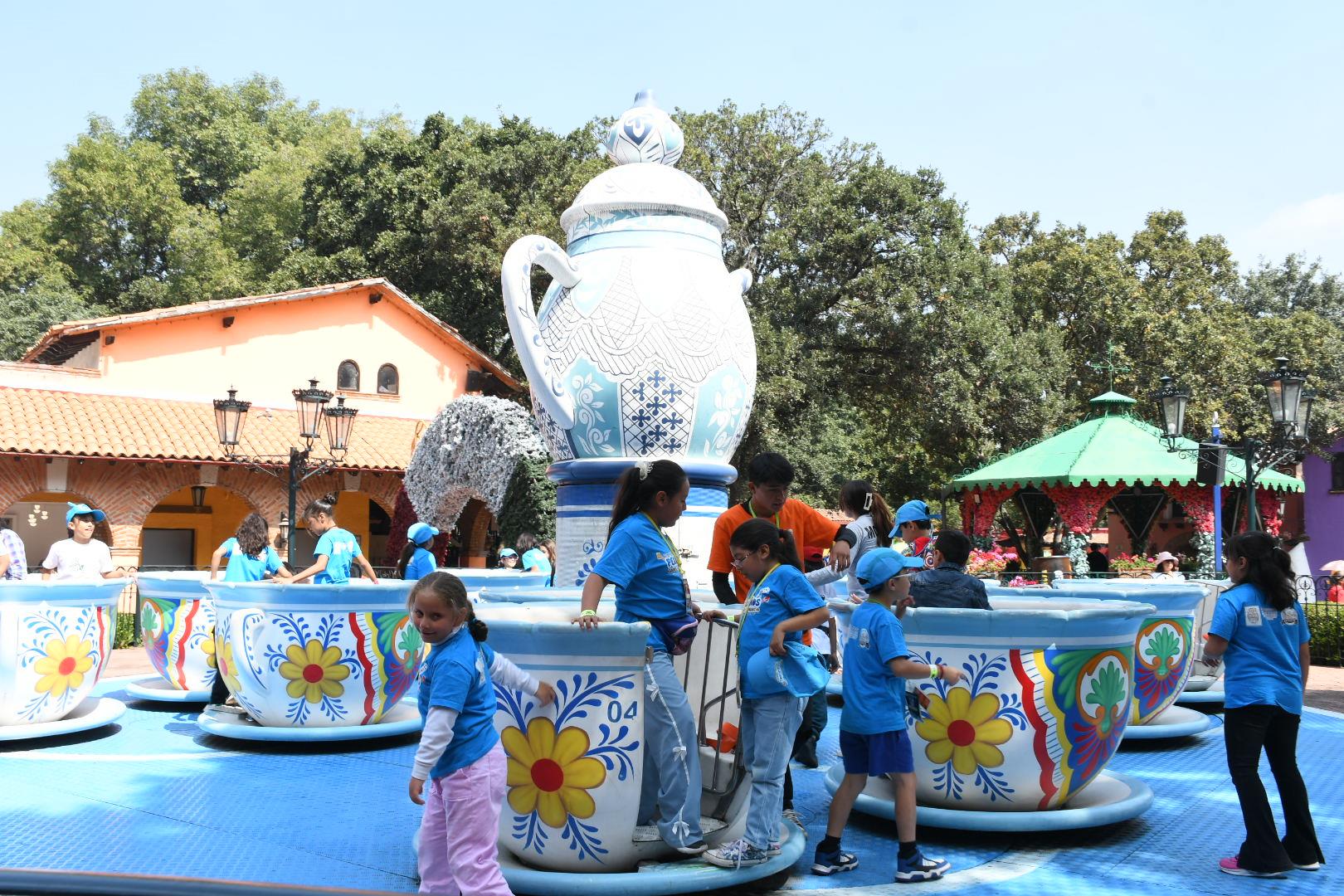Curso de Verano 2026, Visita a Six Flags México